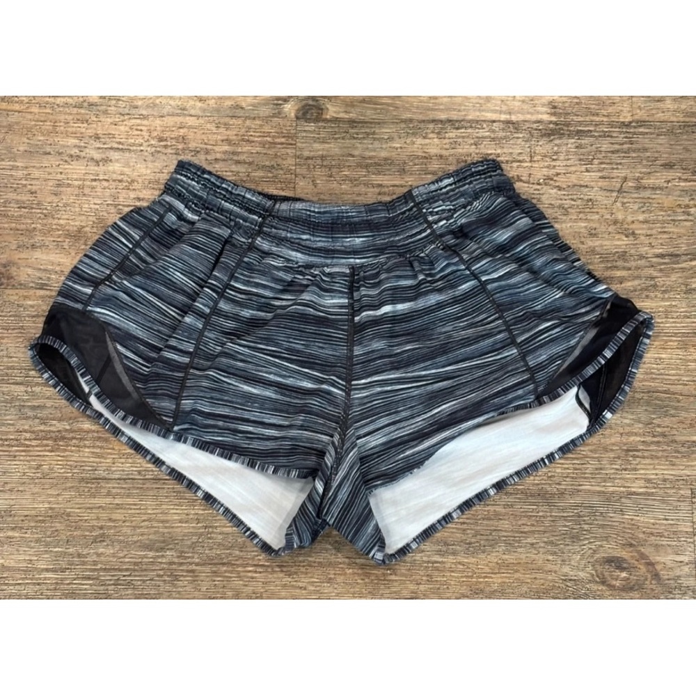 Lululemon Hotty Hot Short Long 2.5" Low Tide Alpine White Black Womens 2